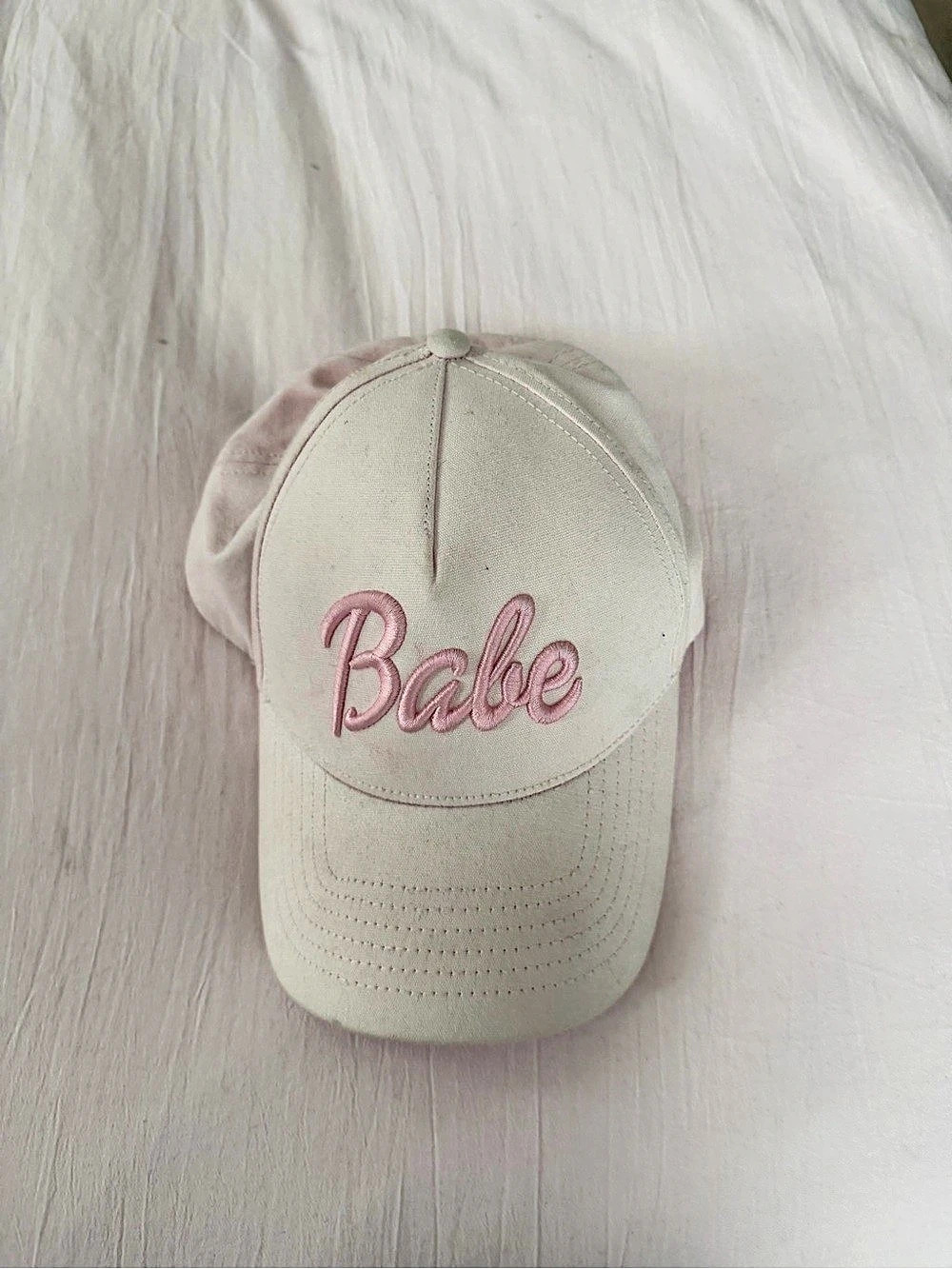 Embroidered Babe Hat in Pink & White Like New